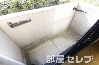洗濯物が隠せるバルコニーです。