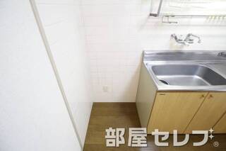冷蔵庫はこちらへ。