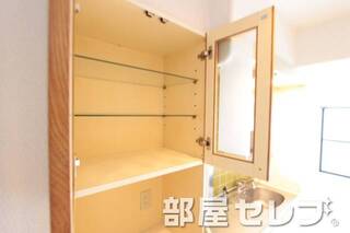 キッチン周りに収納充実しています。