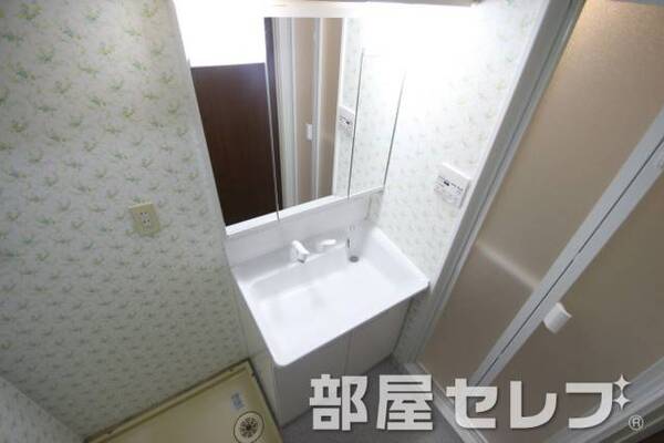 洗髪洗面化粧台。