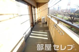 広いバルコニー。