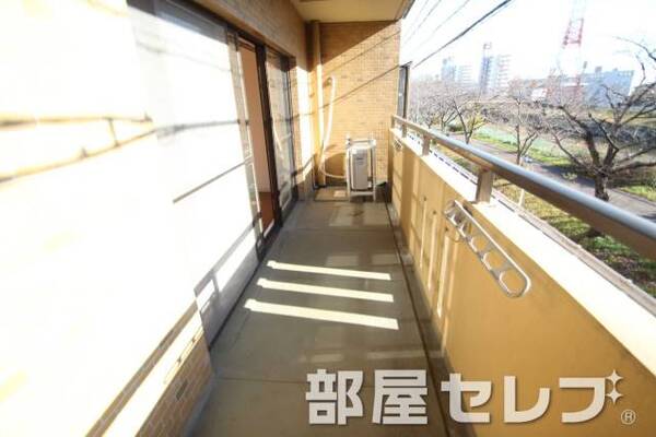 広いバルコニー。
