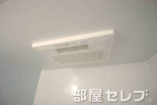 浴室乾燥機付き。