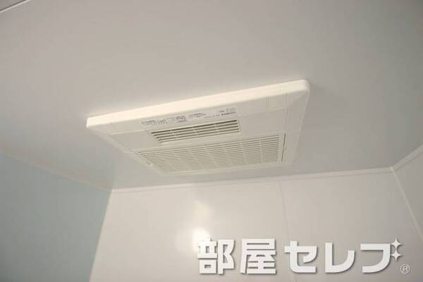 浴室乾燥機付き。