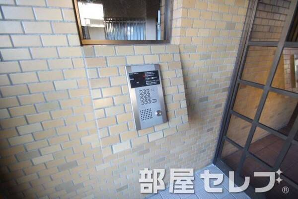 オートロック完備。