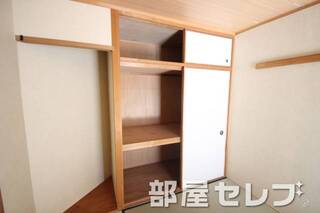 各部屋に収納あります。