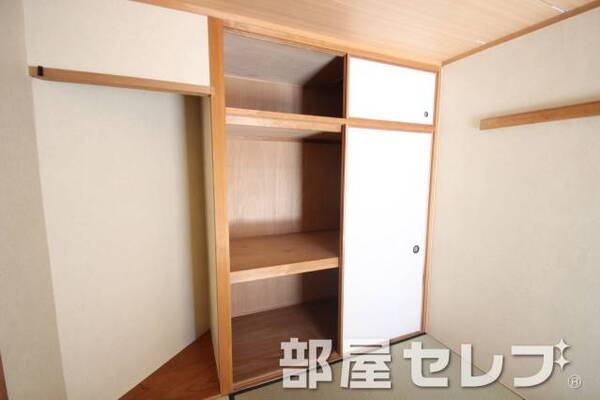 各部屋に収納あります。
