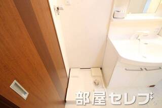 キレイな室内洗濯機置き場です。