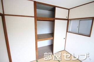 奥行きのある収納。