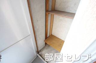 ベランダに物入あります。