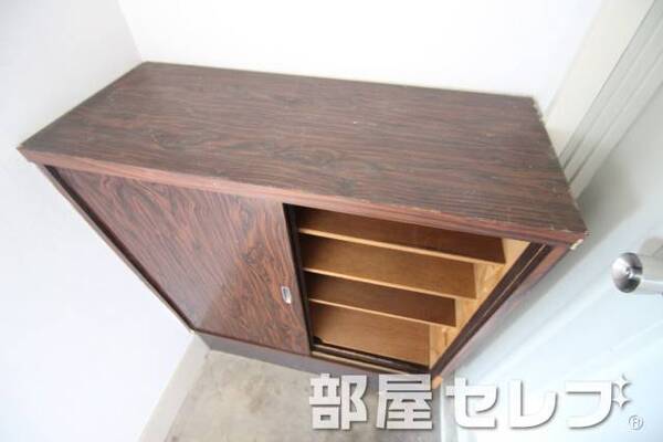下駄箱あり。