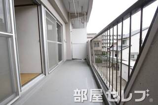 物干し竿が掛けれるベランダ。（203コピー）