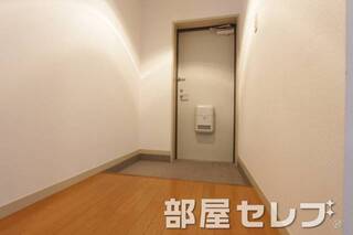 玄関付近。