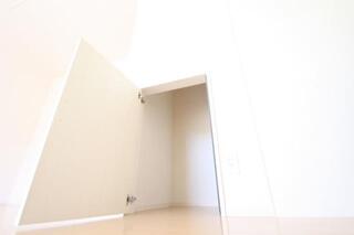 リビングの階段下の収納