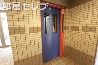 エレベーターで便利です。