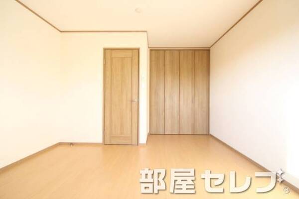 明るい洋室は快適ですね。