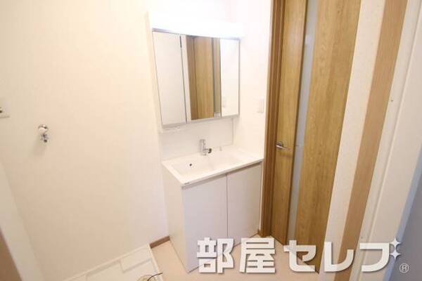 独立洗面で朝の準備も楽々。