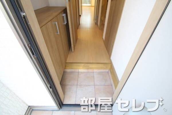 玄関はお部屋の顔ですね。