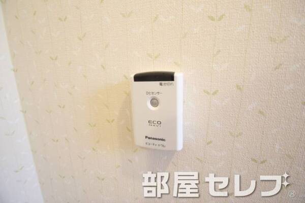人感センサーで便座が開きます。