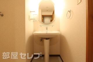 洗面台も南国風。