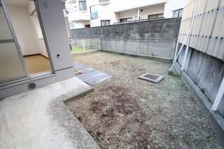 広い専用庭があります。