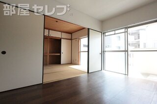 出窓のあるお部屋です。