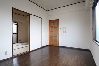 ※303号室内装写真参照