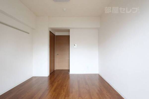 奥部まで光が差し込むお部屋です。