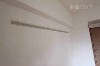 長押（なげし）はピン刺しもＯＫです。