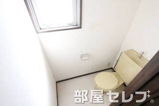 清潔感あるトイレです。他号室の写真です。