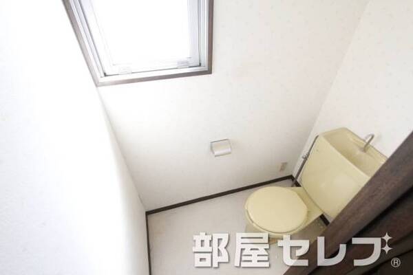 清潔感あるトイレです。他号室の写真です。