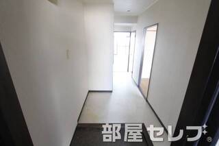 玄関からの写真です。他号室の写真です。