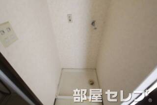 室内洗濯機置場あります。他号室の写真です。