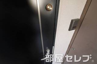 鍵は2段式で安心ですね。他号室の写真です。