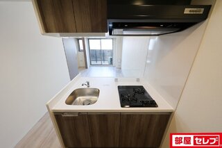 床や建具の色が異なります