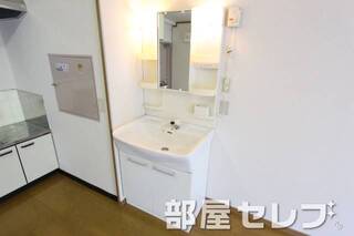 独立洗面化粧台。