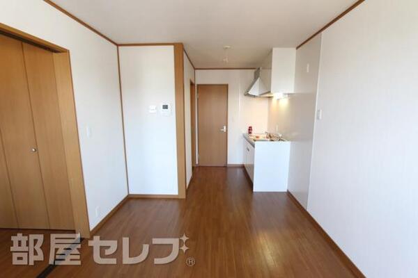 広く明るいリビングです。