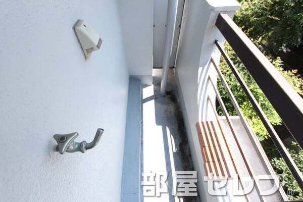 室外洗濯機置場。