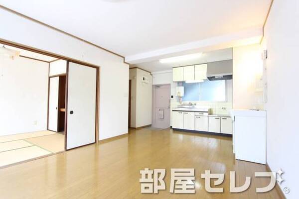 ダイニング広く使用できます。