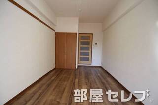 茶色の床が落ち着きますね。他号室の写真です。