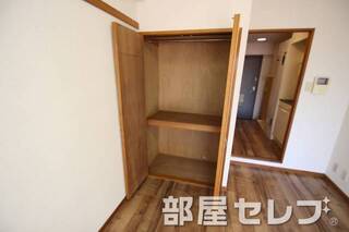 収納は奥行きばっちり。他号室の写真です。