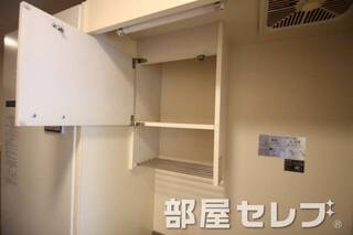 キッチン部分の収納棚です。他号室の写真です。
