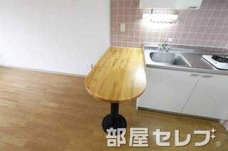 カウンターテーブル付きです。