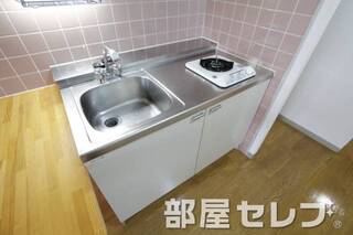 システムキッチンで料理も楽しい。