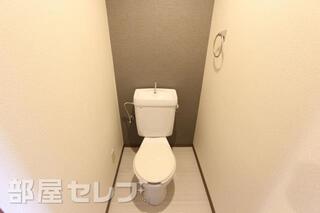 シンプルできれいなトイレです。