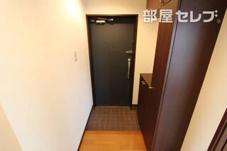玄関です。収納もあります。