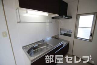 段落ちキッチン。他号室の写真です。