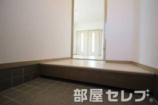 玄関口。他号室の写真です。