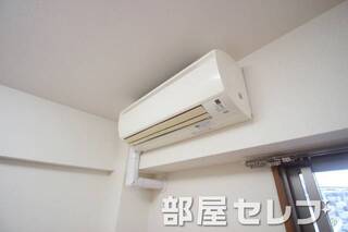 冷暖房エアコン2基。