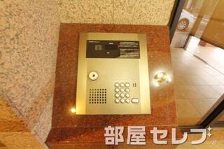 オートロック完備。